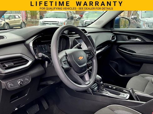 Used 2023 Chevrolet TrailBlazer LT FWD image 14