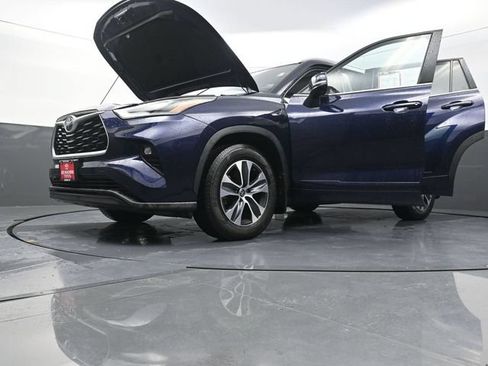 Used 2022 Toyota Highlander XLE w/ Protection Package #3 (TMS) AWD/4WD image 41