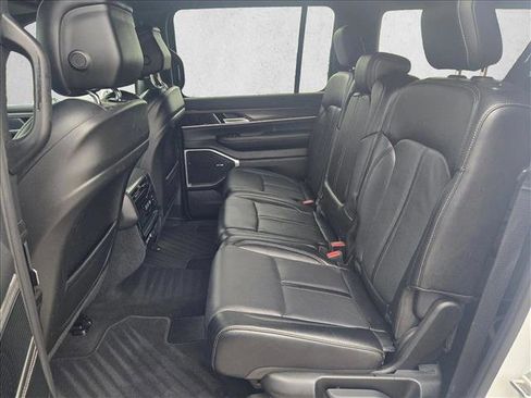 Used 2024 Jeep Wagoneer L Series III w/ Flexible Seating Group AWD/4WD image 19