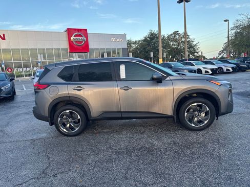 Certified 2025 Nissan Rogue SV image 4