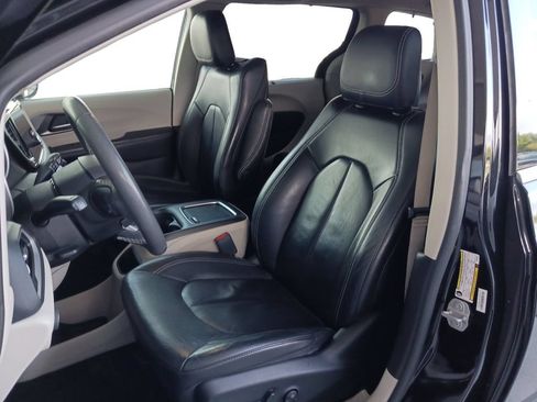 Used 2022 Chrysler Pacifica Touring-L w/ Uconnect Theater Family Group FWD image 27