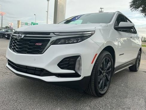 Used 2022 Chevrolet Equinox RS w/ Infotainment Package FWD image 3