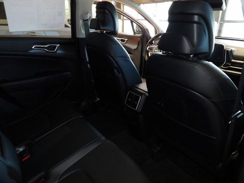Used 2023 Kia Sportage EX FWD image 16