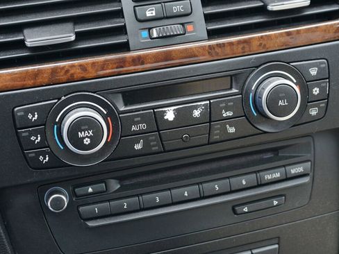 Used 2011 BMW 328i xDrive Sedan AWD/4WD image 18