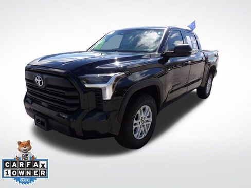 Used 2022 Toyota Tundra SR5 w/ SR5 Convenience Package image 3