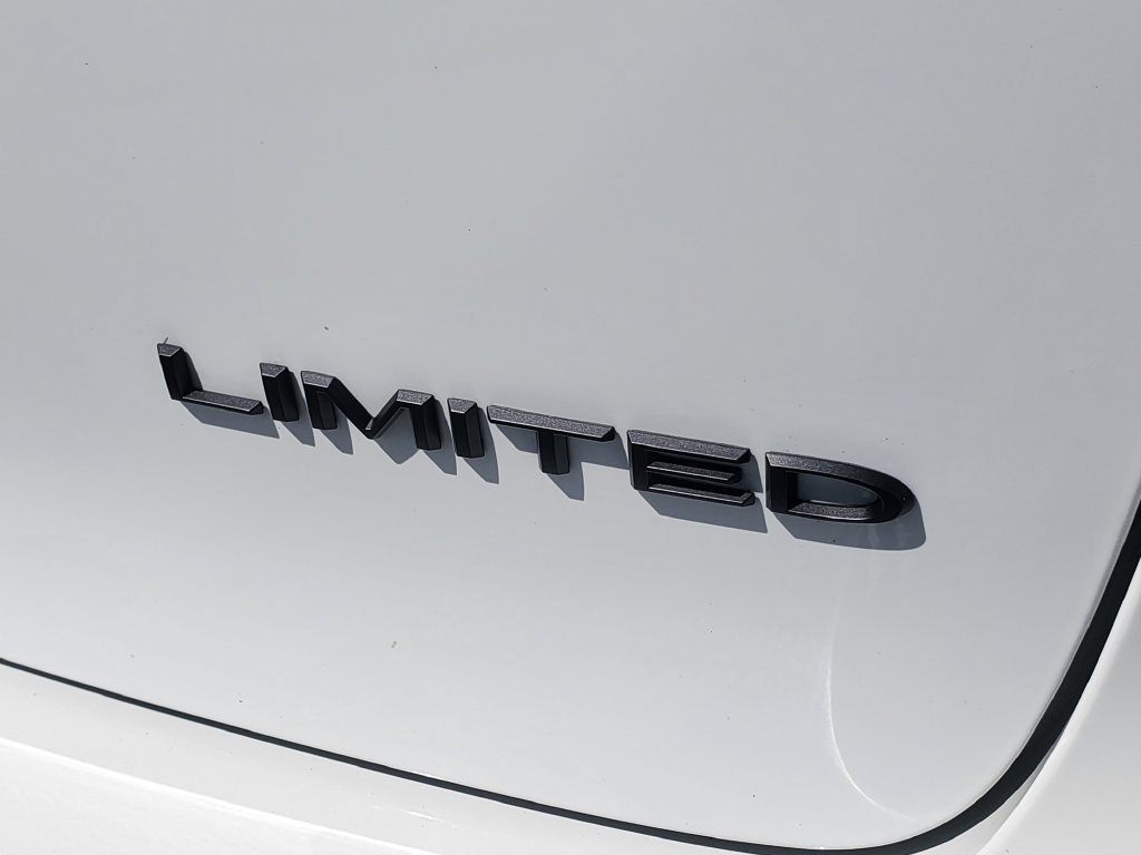 Used 2025 Chrysler Pacifica Limited FWD image 33