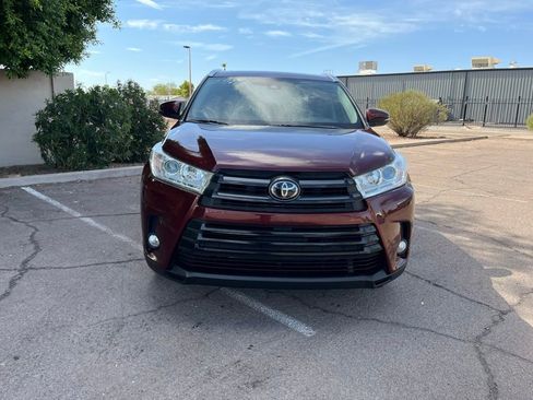 Used 2017 Toyota Highlander XLE image 3