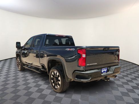 Used 2020 Chevrolet Silverado 2500 Custom w/ Custom Value Package AWD/4WD image 3
