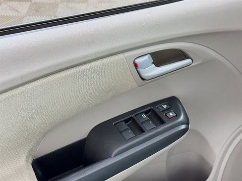 Used 2013 Honda Insight LX image 10