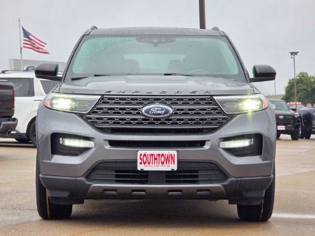 Used 2023 Ford Explorer XLT w/ Equipment Group 202A AWD/4WD image 2