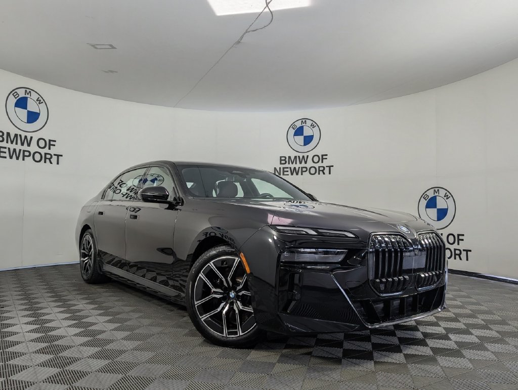 Used 2026 BMW i7 xDrive60 w/ Premium Package AWD/4WD image 3