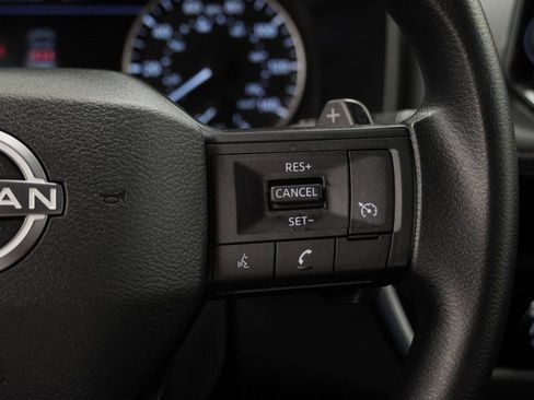 Used 2025 Nissan Rogue S image 33