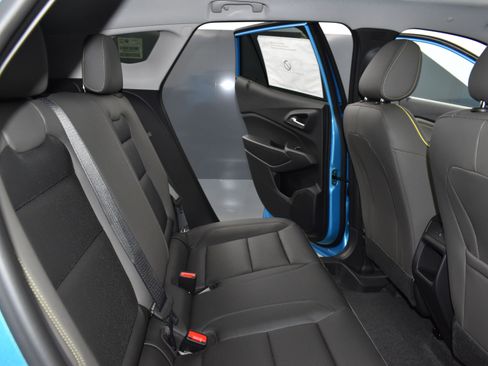 Used 2025 Chevrolet Trax ACTIV w/ Sunroof Package FWD image 19