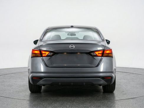 Used 2025 Nissan Altima 2.5 SV FWD image 7