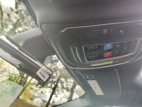 New 2025 Jeep Grand Cherokee Altitude image 30