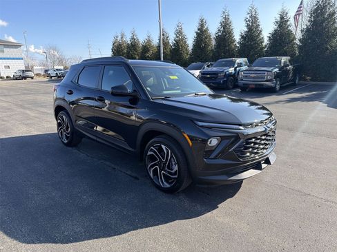 Used 2025 Chevrolet TrailBlazer RS w/ Driver Confidence Package image 2