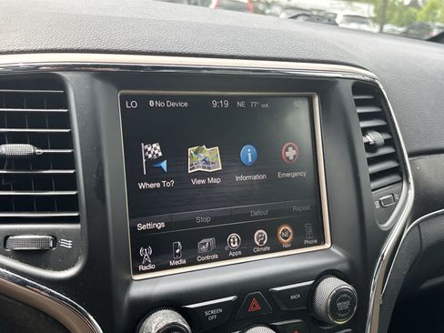 Used 2017 Jeep Grand Cherokee Limited w/ Luxury Group II AWD/4WD image 19