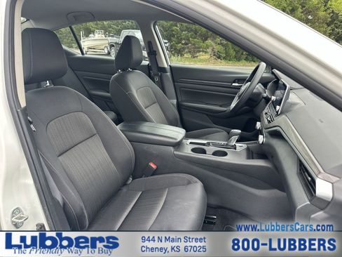 Used 2025 Nissan Altima 2.5 SV FWD image 21
