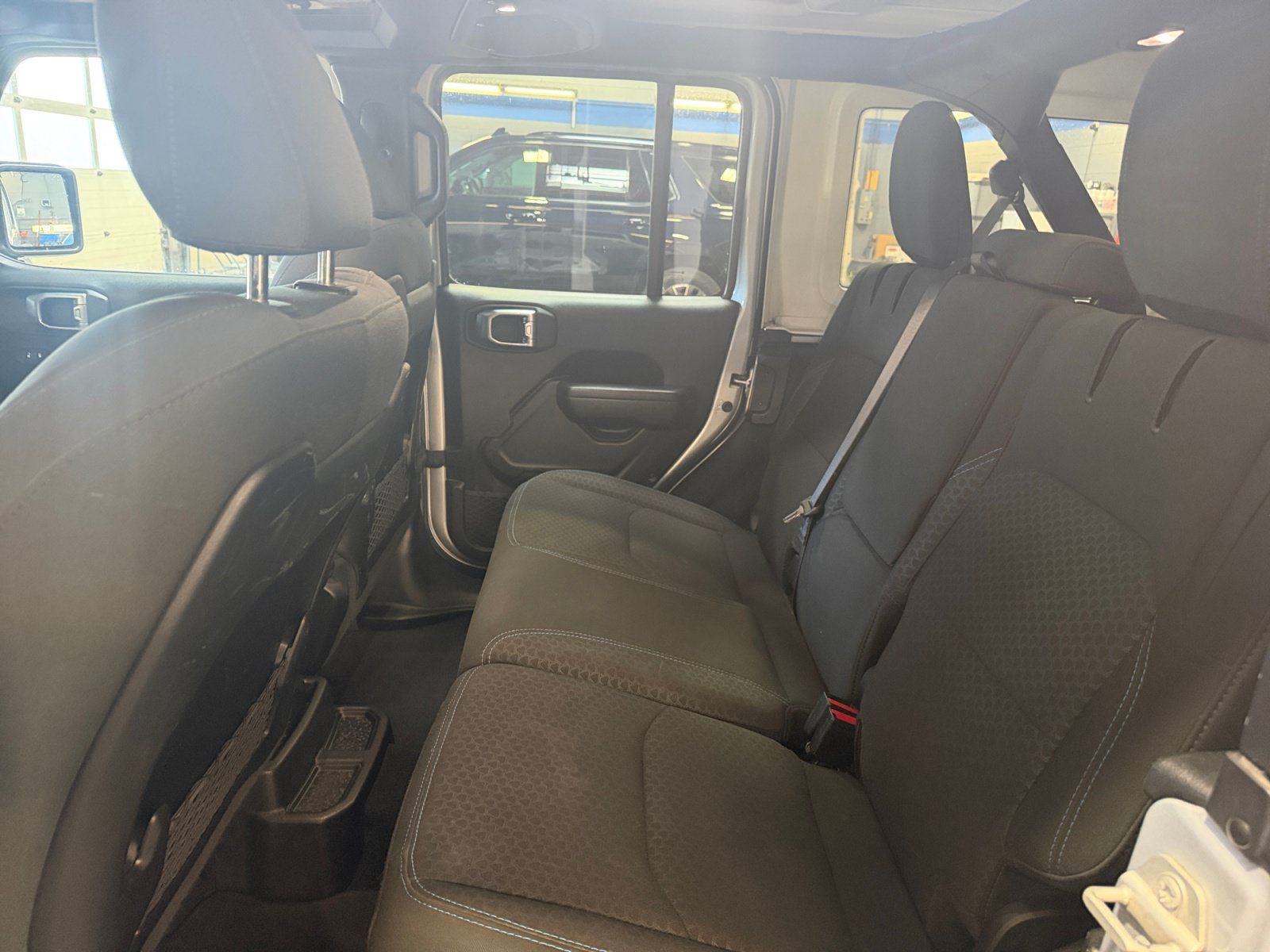 Used 2024 Jeep Wrangler Unlimited Rubicon 4xe AWD/4WD image 17