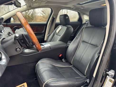 Used 2019 Jaguar XJ R-Sport image 10