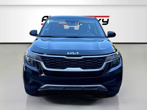 Used 2023 Kia Seltos LX image 2