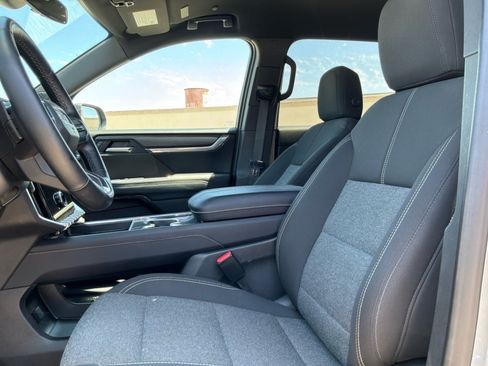 Used 2025 GMC Acadia Elevation FWD image 16