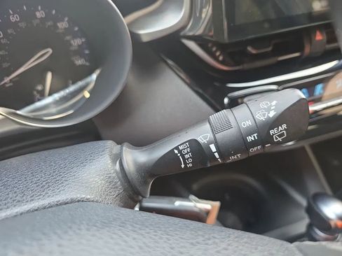 Used 2018 Toyota C-HR XLE FWD image 19