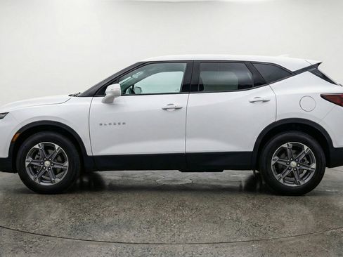 Used 2025 Chevrolet Blazer LT FWD image 4