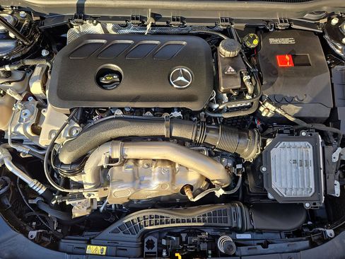 Used 2025 Mercedes-Benz CLA 250 4MATIC image 28