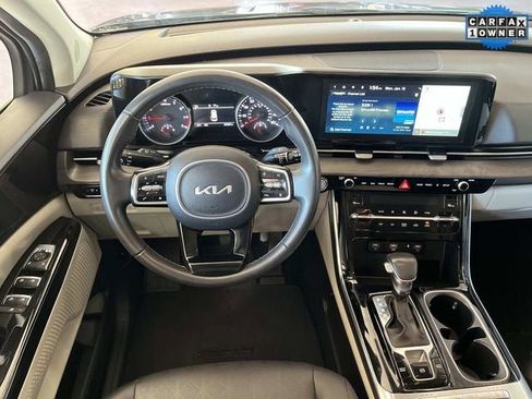 Used 2024 Kia Carnival EX image 12