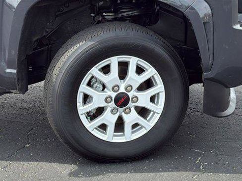 Certified 2025 Toyota Tacoma SR5 w/ SR5 Upgrade Package AWD/4WD image 9