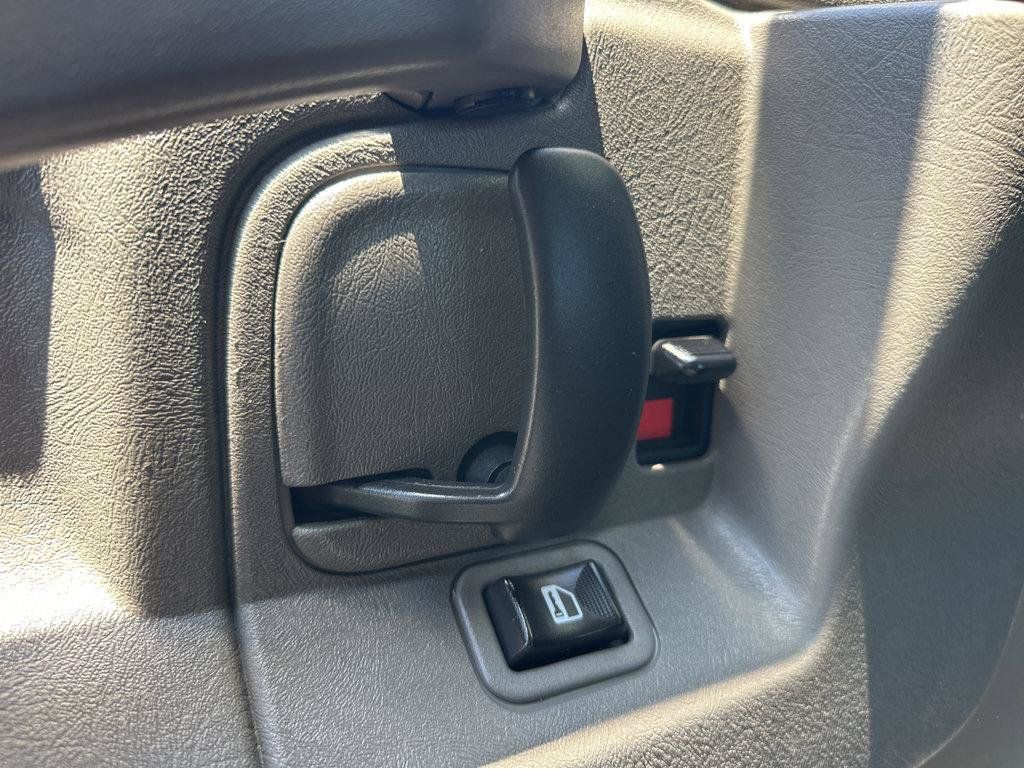 Used 2018 Chevrolet Express 2500 w/ Driver Convenience Package RWD image 26