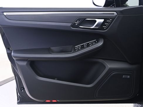 Used 2025 Porsche Macan GTS image 26