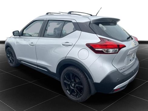 Used 2020 Nissan Kicks SR w/ SR Premium Package FWD image 3