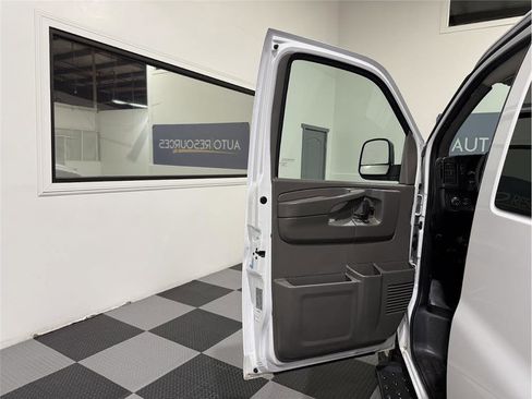 Used 2014 Chevrolet Express 2500 LS image 13