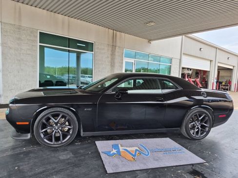 Used 2023 Dodge Challenger R/T w/ Blacktop Package RWD image 2