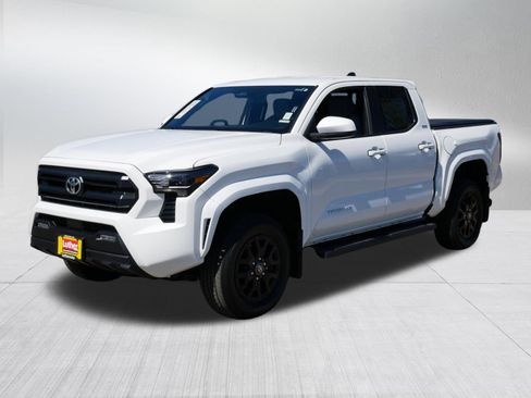 Used 2024 Toyota Tacoma SR5 AWD/4WD image 3