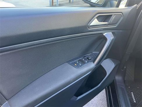 Used 2021 Volkswagen Tiguan S image 16
