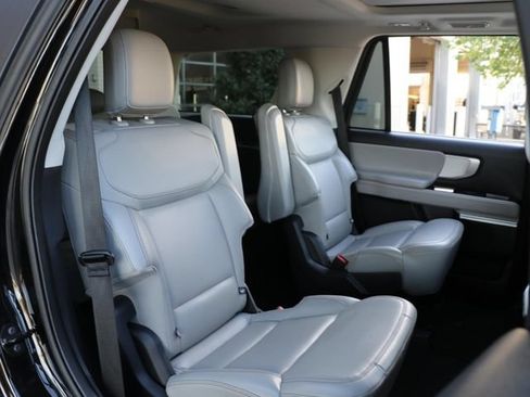 Used 2025 Ford Expedition Active AWD/4WD image 14