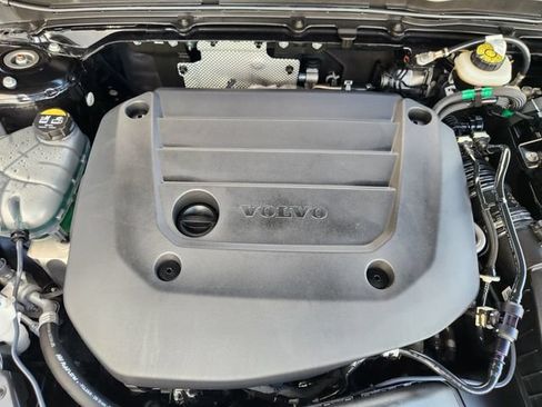 Certified 2026 Volvo XC40 B5 Plus AWD/4WD image 31