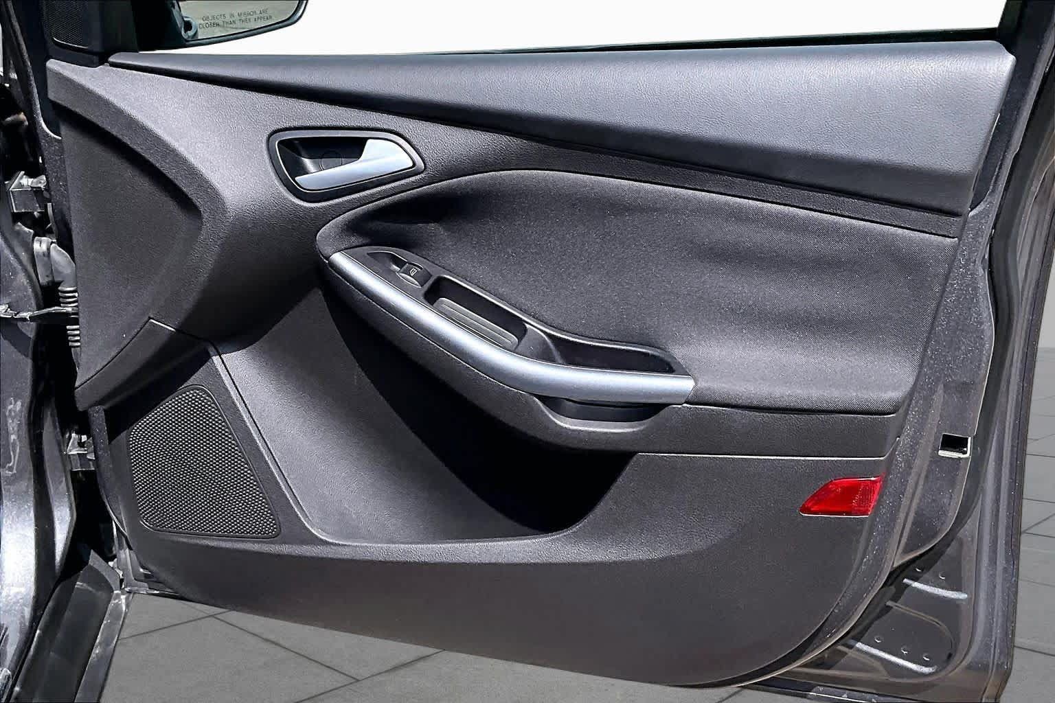 Used 2013 Ford Focus Titanium FWD image 23