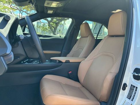 Used 2025 Lexus UX 300h AWD image 6