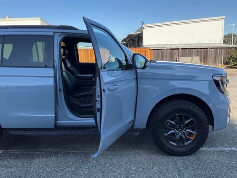 Used 2025 Ford Expedition Tremor AWD/4WD image 36
