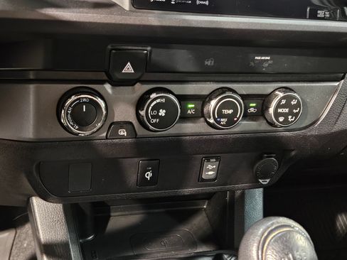 Used 2019 Toyota Tacoma TRD Sport AWD/4WD image 30