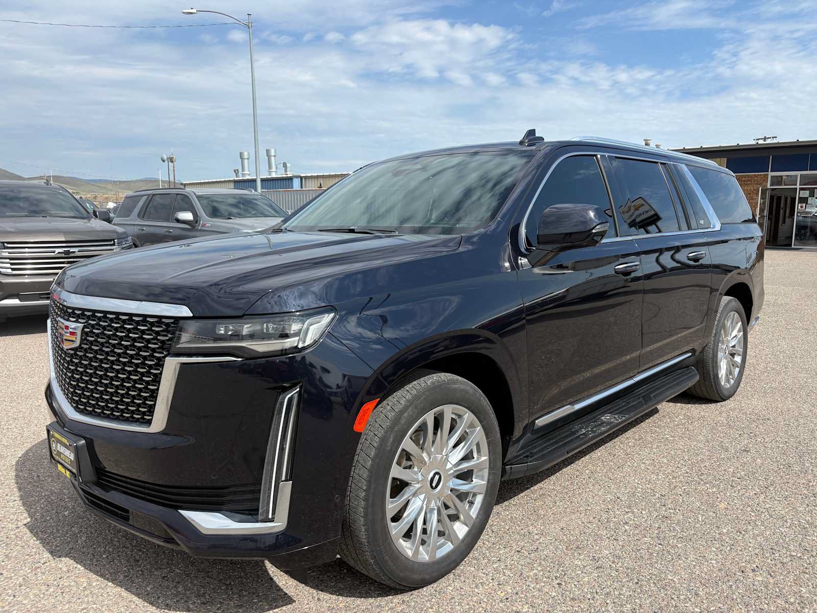 Used 2021 Cadillac Escalade ESV Premium Luxury w/ Driver Assist Tech Package AWD/4WD image 11