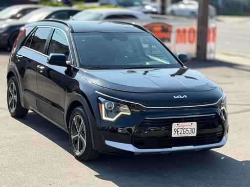 Used 2023 Kia Niro EX FWD image 2