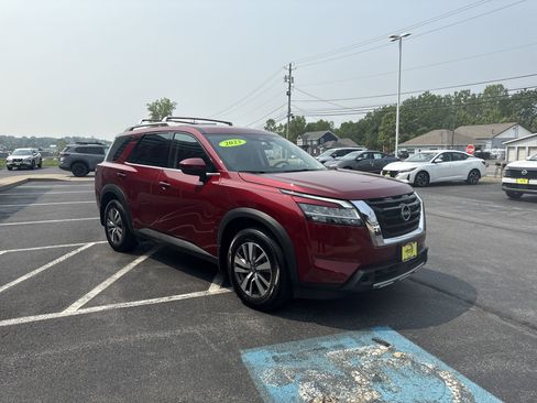Used 2023 Nissan Pathfinder SL image 17