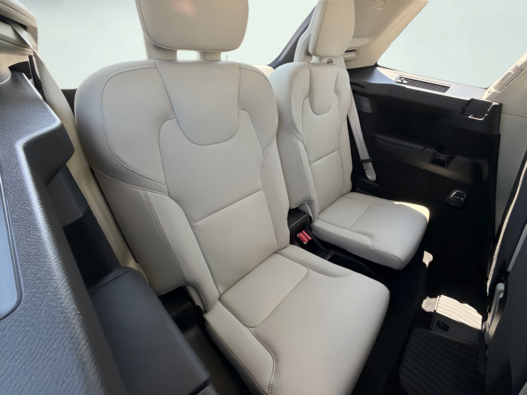 Used 2025 Volvo XC90 B6 Plus w/ Protection Package Premier AWD/4WD image 32