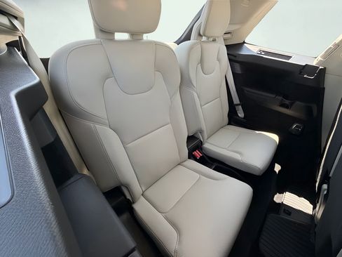 Used 2025 Volvo XC90 B6 Plus w/ Protection Package Premier AWD/4WD image 32