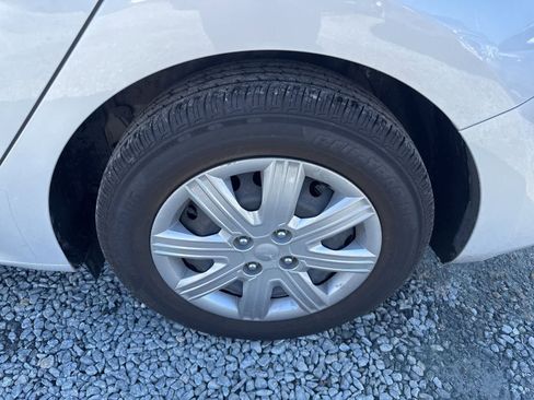 Used 2022 Kia Rio LX image 9